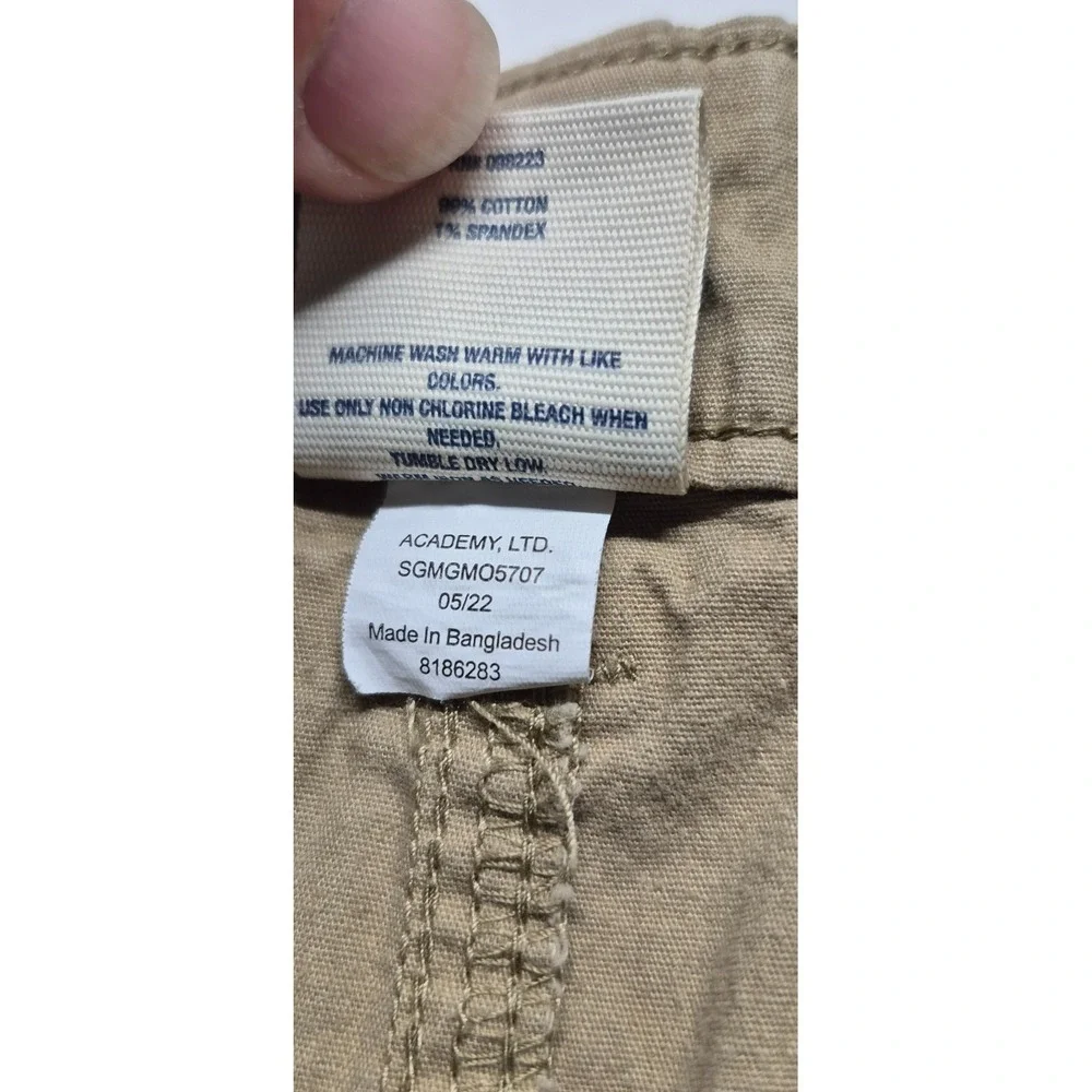 Magellan Outdoor Men's Khaki Flat Front Chino Shorts sz. 42W‎ fishing hiking